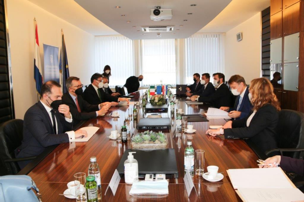 Giorgetti incontra ministro croato Coric, tra i due paesi amicizia e collaborazione economica